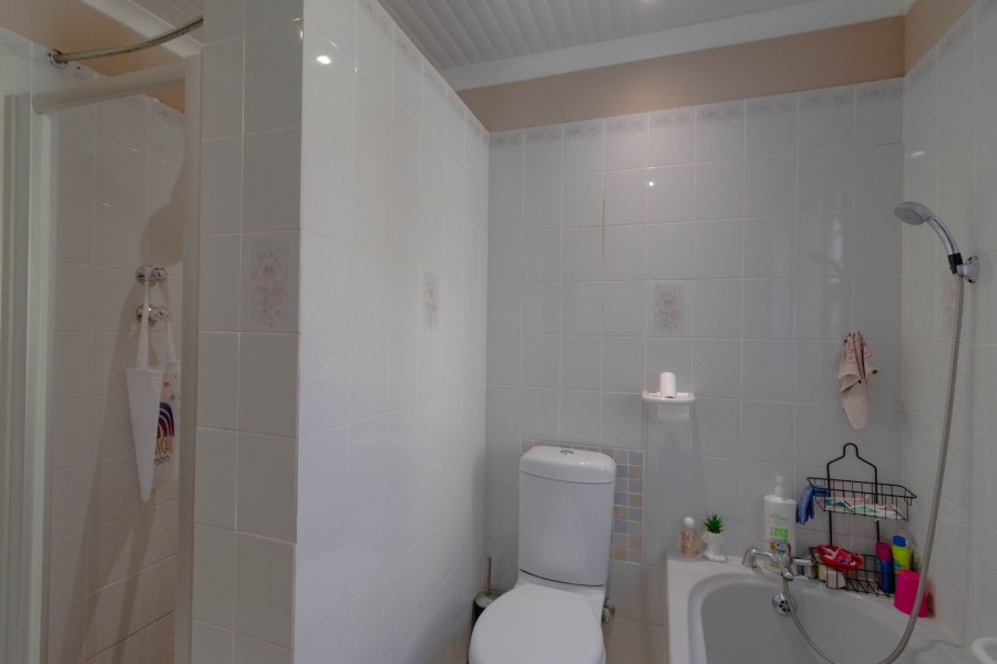 6 Bedroom Property for Sale in Sandbaai Western Cape